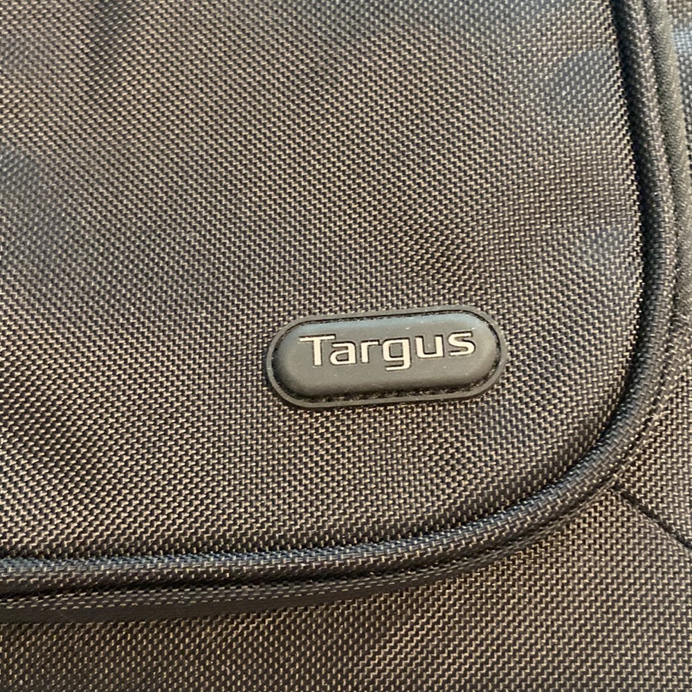 TARGUS Laptop bag color black brand new with tag see all photos - Picture 2 of 8